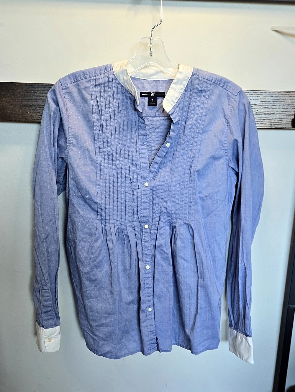 Gap Pintuck Button Down in Blue & White Size 8